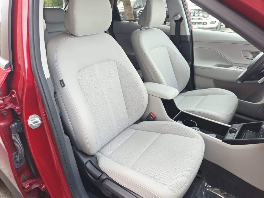 Used 2024 Hyundai Kona Limited AWD/4WD image 16