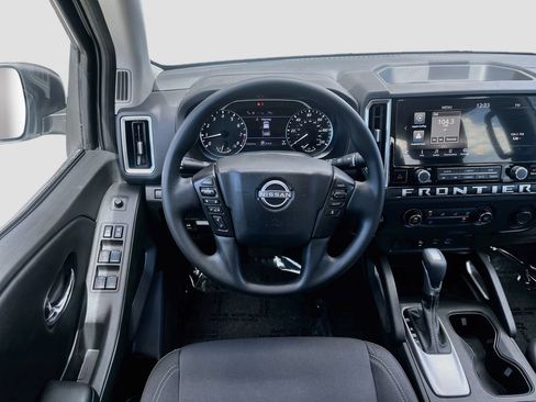Used 2025 Nissan Frontier SV AWD/4WD image 21