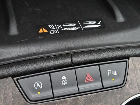 Used 2023 GMC Acadia Denali w/ Denali Ultimate Package image 9