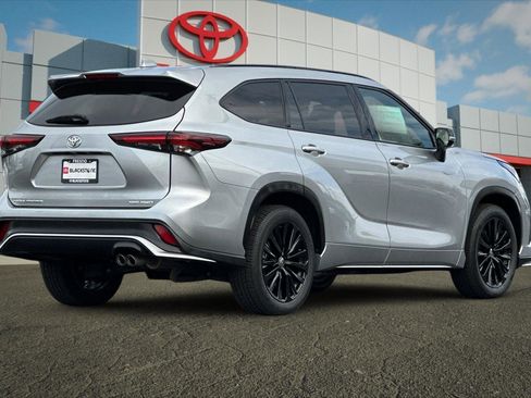 Certified 2025 Toyota Highlander XSE AWD/4WD image 3