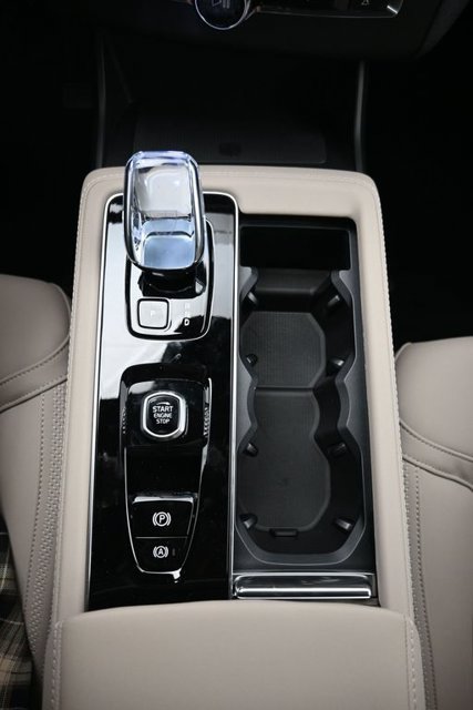 New 2026 Volvo XC90 B6 Plus w/ Protection Package Premier AWD/4WD image 11