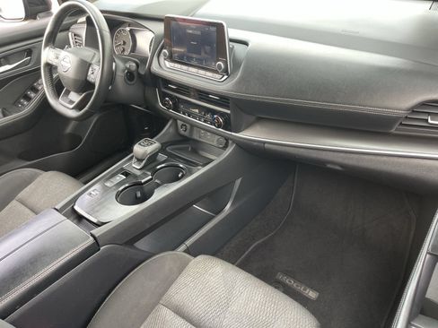 Used 2025 Nissan Rogue SV FWD image 14