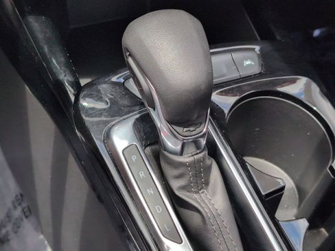 Used 2025 Chevrolet Trax LT w/ LT Convenience Package FWD image 19