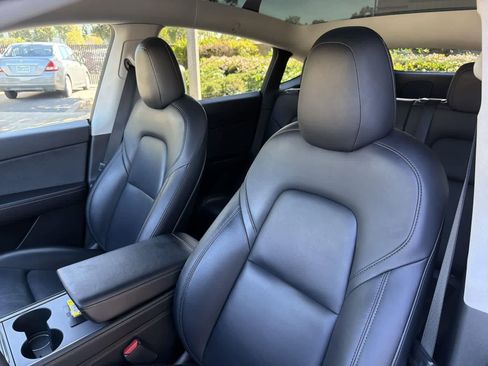 Used 2021 Tesla Model Y Long Range image 24