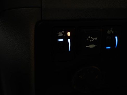 Used 2019 Toyota Sienna XLE w/ XLE Navigation Package FWD image 22
