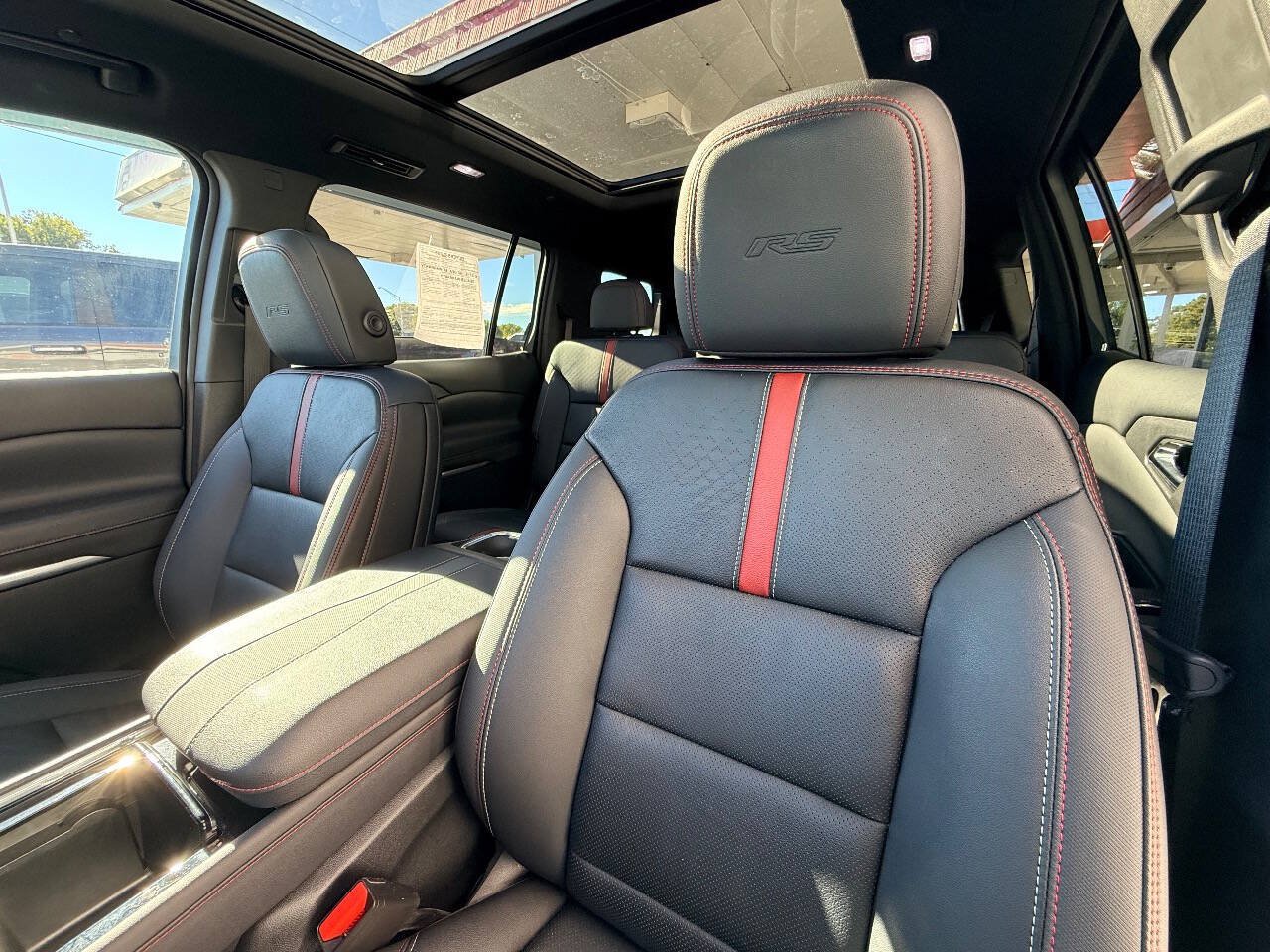 Used 2025 Chevrolet Traverse RS w/ LPO, Floor Liner Package AWD/4WD image 29