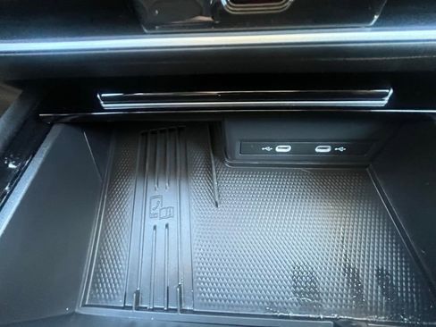 Certified 2025 Volkswagen Atlas SE image 12