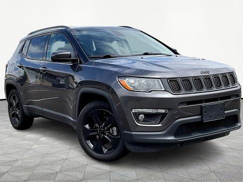 Used 2020 Jeep Compass Latitude image 1