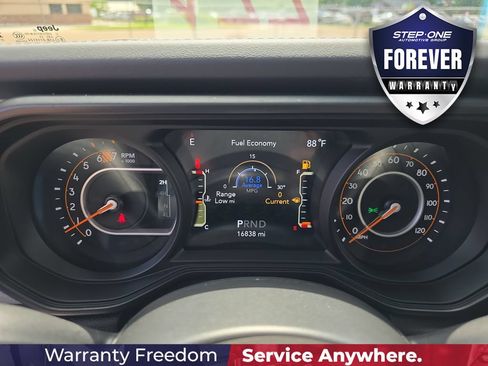 Used 2026 Jeep Wrangler Unlimited Sahara AWD/4WD image 32