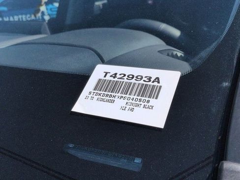 Used 2023 Toyota Highlander XLE AWD/4WD image 19