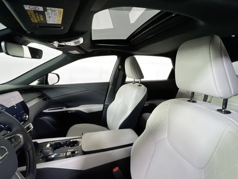 Used 2025 Lexus RX 350h w/ Accessory Package image 22