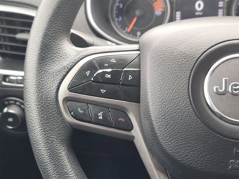 Used 2019 Jeep Cherokee Latitude w/ Popular Appearance Group image 25