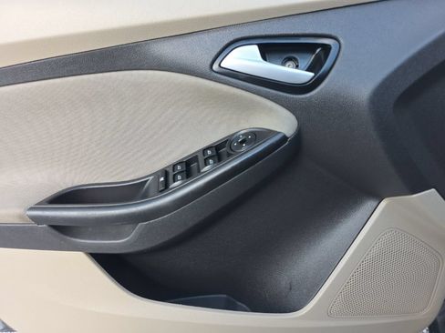 Used 2014 Ford Focus SE FWD image 13