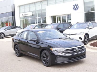 Used 2022 Volkswagen Jetta SE w/ Panoramic Sunroof Package