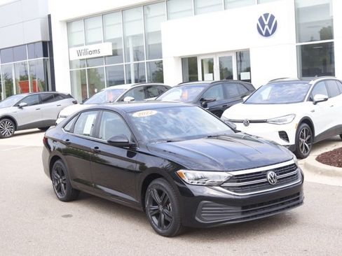 Used 2022 Volkswagen Jetta SE w/ Panoramic Sunroof Package image 1