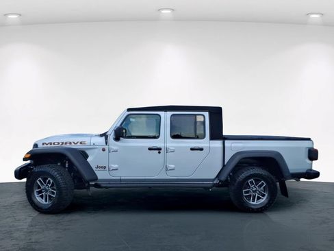 Used 2024 Jeep Gladiator Mojave w/ Technology Group AWD/4WD image 16