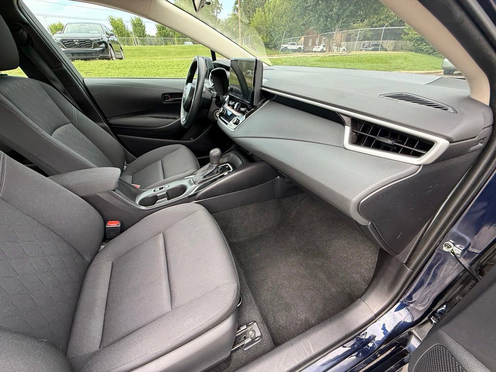 Used 2025 Toyota Corolla LE FWD image 41