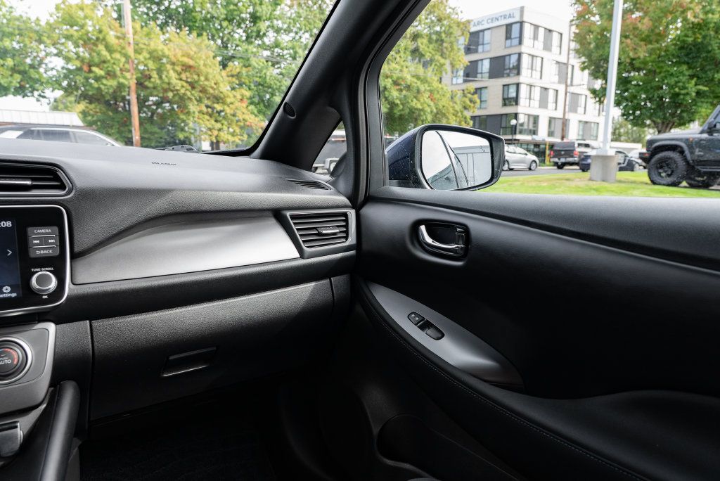 Used 2025 Nissan Leaf S FWD image 10