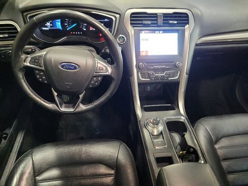 Used 2017 Ford Fusion SE w/ Fusion SE Technology Package image 22