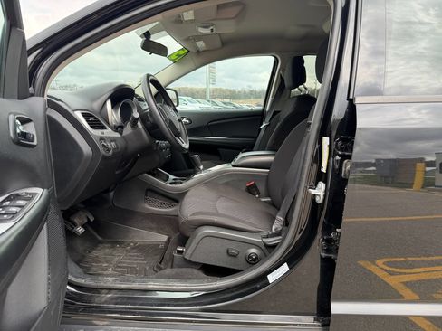 Used 2015 Dodge Journey SXT w/ Flexible Seating Group FWD image 18