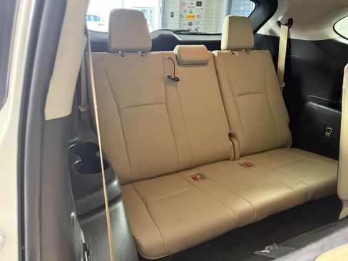 Used 2020 Toyota Highlander Limited image 15
