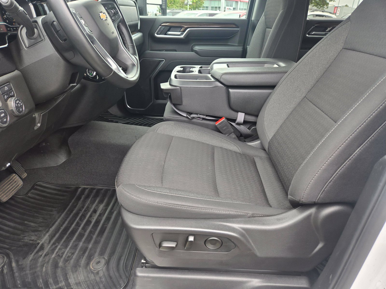 Used 2025 Chevrolet Silverado 2500 LT w/ Convenience Package AWD/4WD image 12