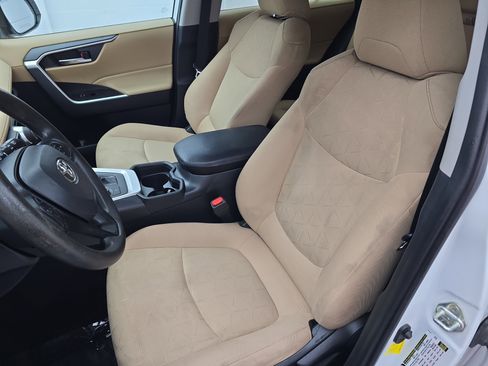 Used 2019 Toyota RAV4 XLE image 14