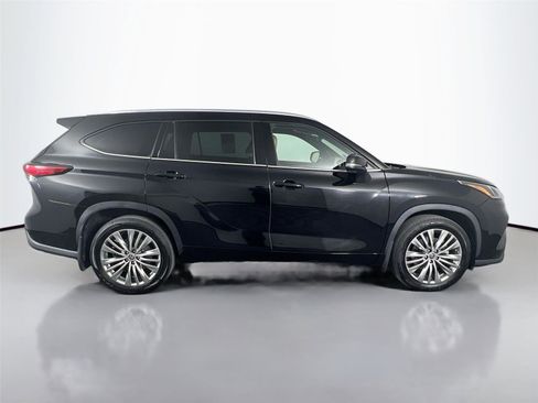Used 2022 Toyota Highlander Platinum AWD/4WD image 4