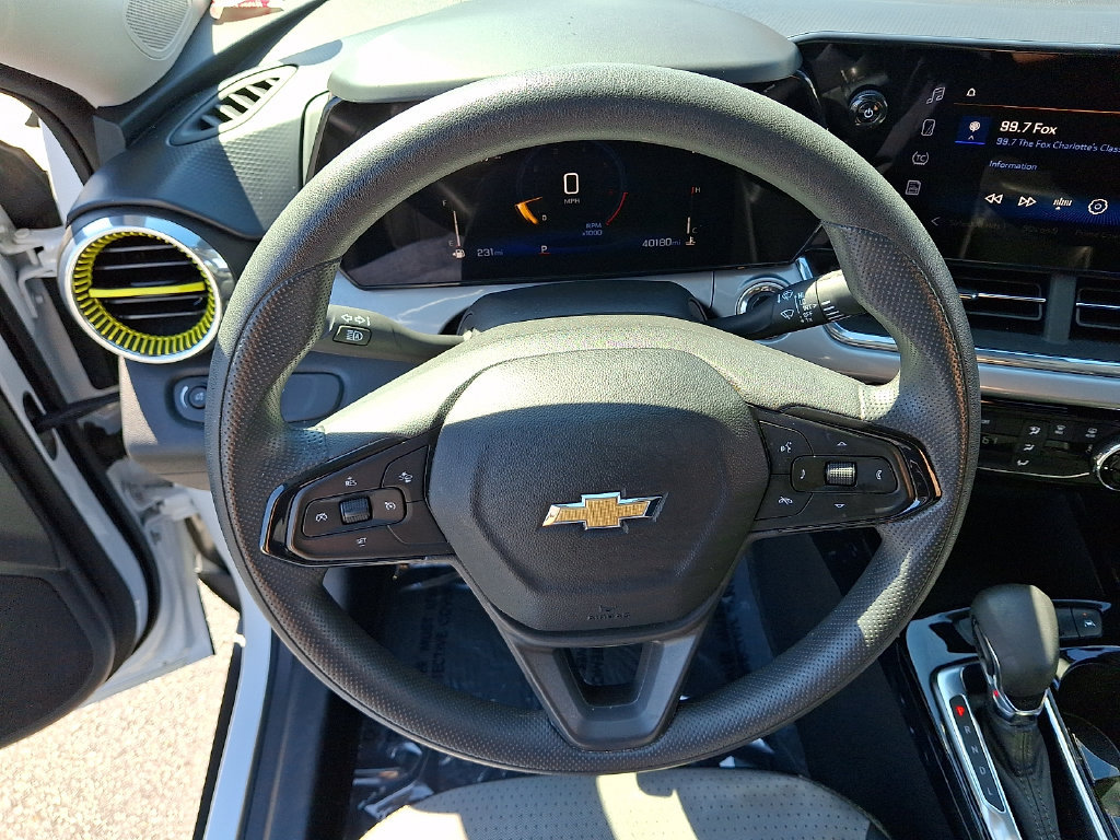 Used 2024 Chevrolet Trax LT FWD image 18