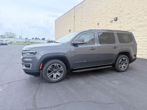 Used 2024 Jeep Wagoneer Series II w/ Flexible Seating Group image 1