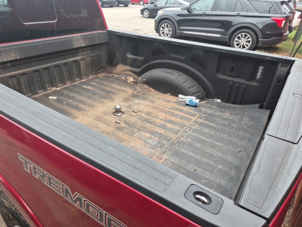 Used 2022 Ford F350 Platinum w/ Tremor Off-Road Package AWD/4WD image 17