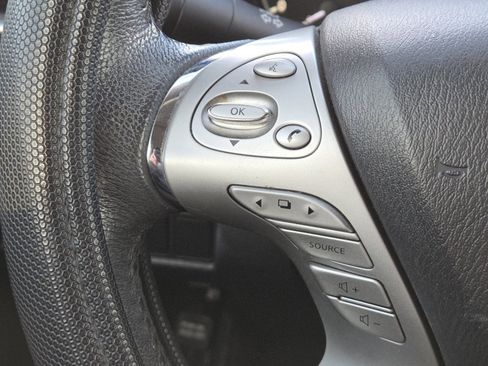 Used 2017 Nissan Murano SV image 32