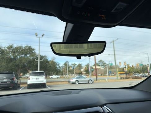 Used 2023 Chevrolet Traverse Premier image 12