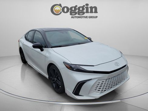 Used 2025 Toyota Camry XSE image 6