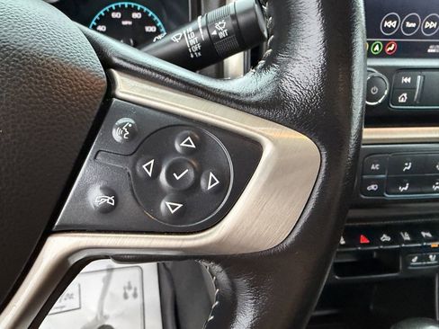 Used 2022 GMC Canyon Denali image 3