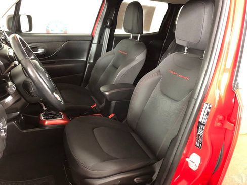 Used 2019 Jeep Renegade Trailhawk w/ Cold Weather Group II AWD/4WD image 10