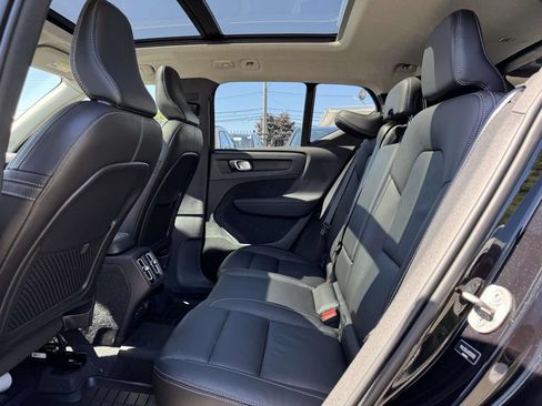 Used 2024 Volvo XC40 B5 Plus w/ Protection Package Premier AWD/4WD image 9