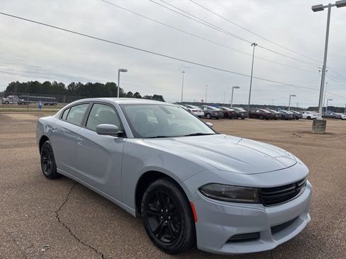 Used 2022 Dodge Charger SXT w/ Leather Interior Group image 5