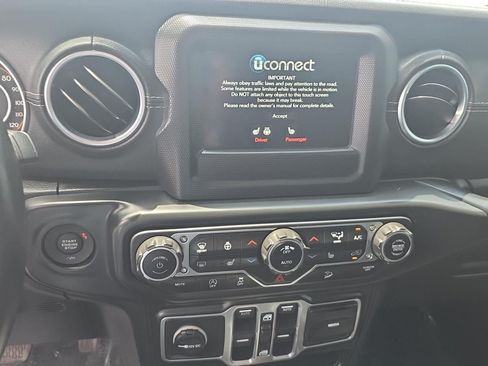 Used 2018 Jeep Wrangler Unlimited Sahara w/ Cold Weather Group AWD/4WD image 24