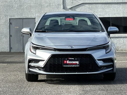 New 2026 Toyota Corolla SE image 9