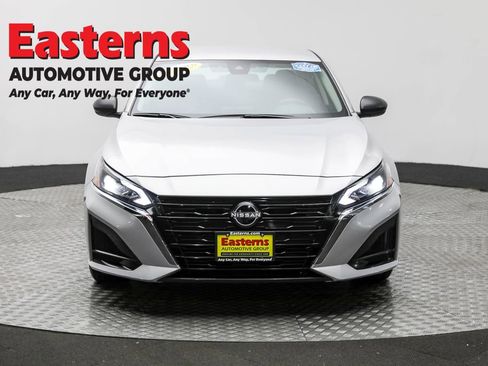 Used 2024 Nissan Altima 2.5 SV image 2