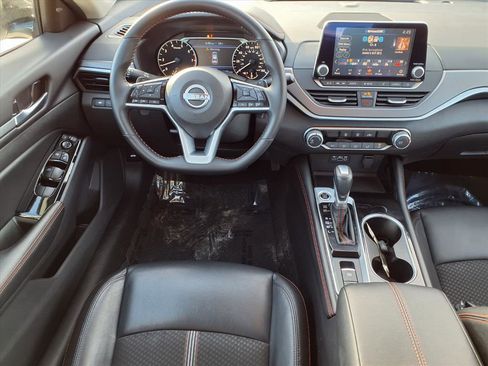 Used 2025 Nissan Altima 2.5 SR image 3