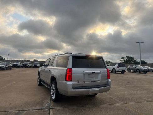 Used 2020 Chevrolet Suburban LT w/ Texas Edition Package RWD image 18
