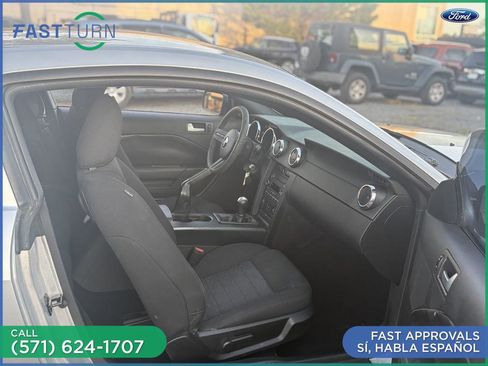 Used 2009 Ford Mustang GT RWD image 30