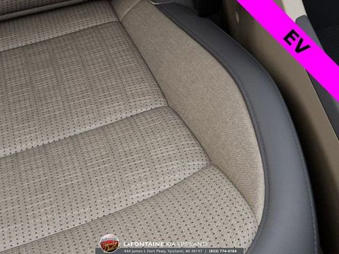 New 2025 Kia Niro Wave w/ Wave Preserve Package FWD image 30