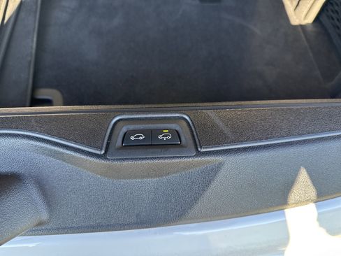 Used 2024 BMW X7 xDrive40i w/ Executive Package image 35