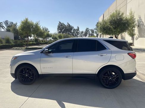 Used 2020 Chevrolet Equinox LT w/ Sport Edition image 4
