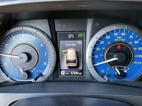 Used 2020 Toyota Sienna XLE image 25