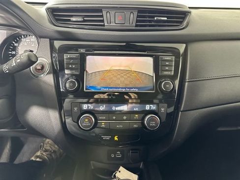 Used 2020 Nissan Rogue SV image 22