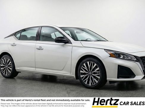 Used 2025 Nissan Altima 2.5 SV image 1
